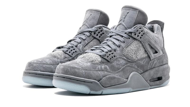 Air Jordan 4 Retro × KAWS
